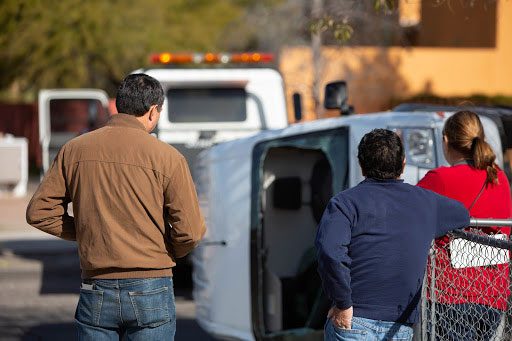 bystanders-car-accident