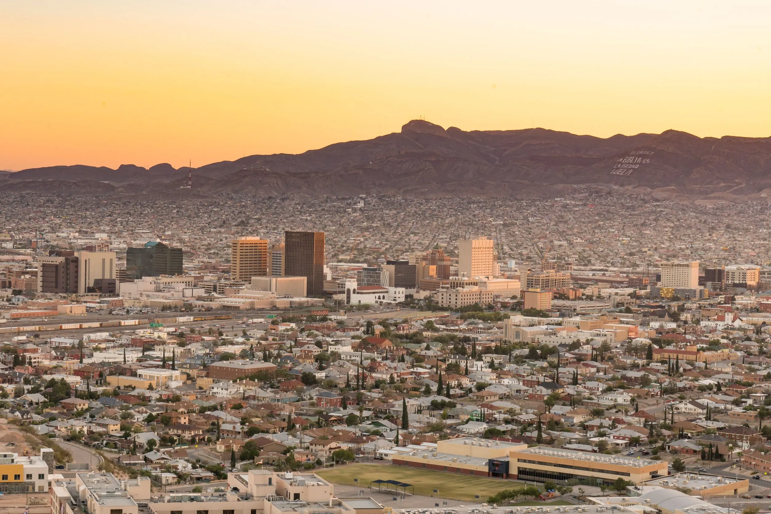 Skyline of El Paso, Texas at sunset.