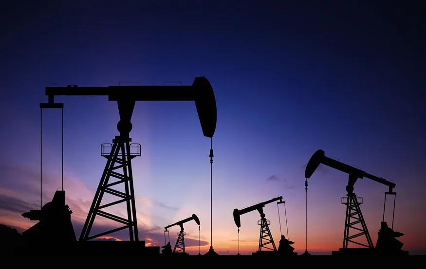 A picture of an oil well.